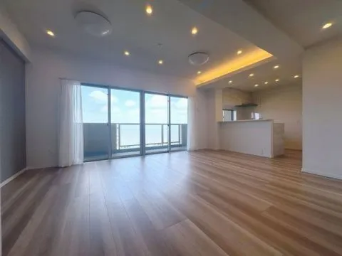 【リビング】大きな窓に面した開放感あるＬＤＫ。ご家族との大切な時間にぴったりの空間となっています！