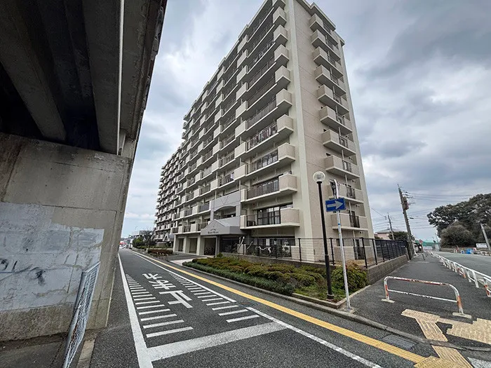 11階建ての10階部分です。角部屋2面バルコニーで眺望良好・日当たり良好・風通し良好です。