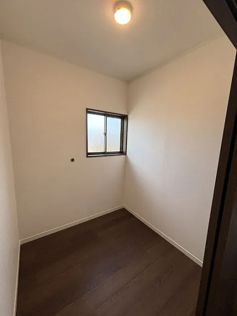 2階の納戸です。大きな荷物も収納できます。