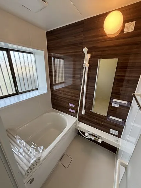 建物外観です。車は並列で2台駐車可能です。