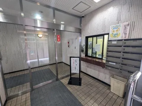 日勤の管理人さんが在中する管理室＋オートロック！