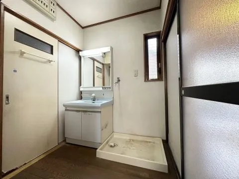 洗面室です。リフォームやリノベーションのご相談も承ります。