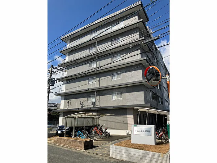 6階建ての2階部分のお部屋です。スーパーやコンビニなども近くにあり住環境が充実しております。