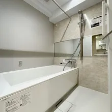 【浴室】1416サイズの大きなバスタブで1日の疲れを癒します。浴室乾燥機も完備しています。