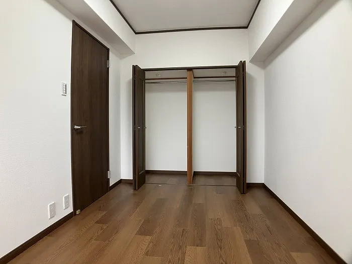 約5.6帖の洋室です。
