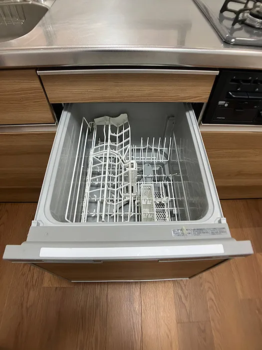 食洗機付きで家事の負担を軽減してくれます。手が荒れやすい方にもおすすめです。