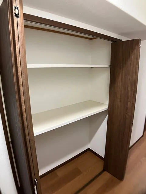 廊下にも収納スペースがあります。備蓄品などの収納にもぴったりです。
