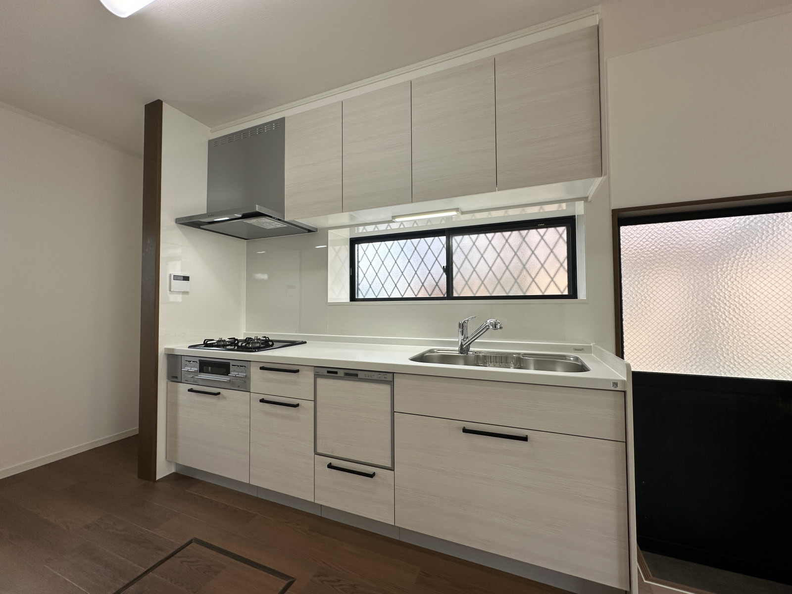 広々としたキッチン◎三口コンロ＆グリル＆食洗機付き