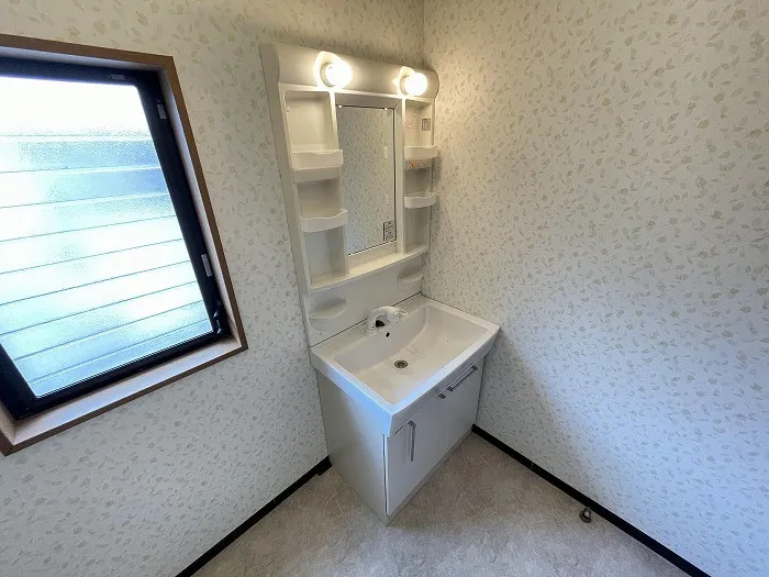 1階洗面脱衣室です。現状お風呂は1階のみにございます。