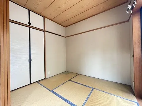 和室4.5帖です。1階には和室が二部屋ございますので、ライフスタイルに合わせて使用可能です。
