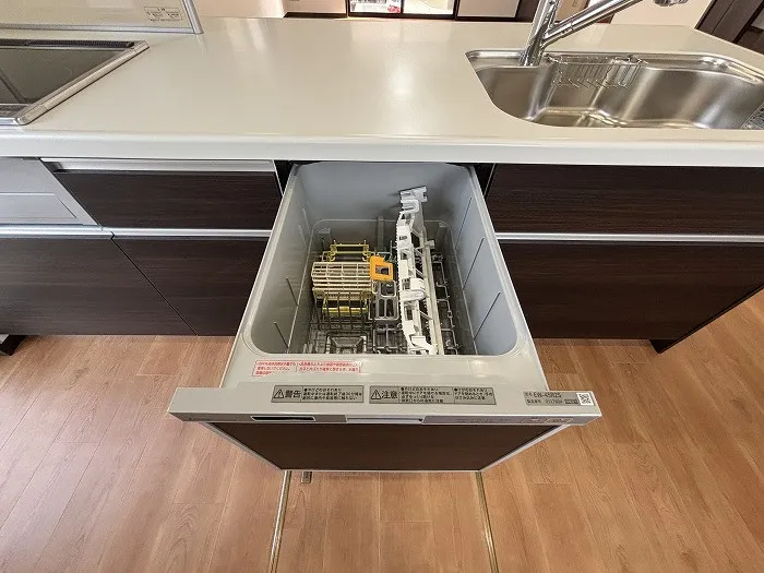 食洗機付きのキッチンで、家事の負担を軽減してくれます。手荒れしやすい方にもおすすめです。