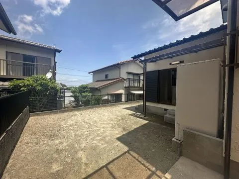 お庭です。夏はお子様のプール遊びも良いですね。BBQなどご家族の団らんの時間にぴったりのスペースです。