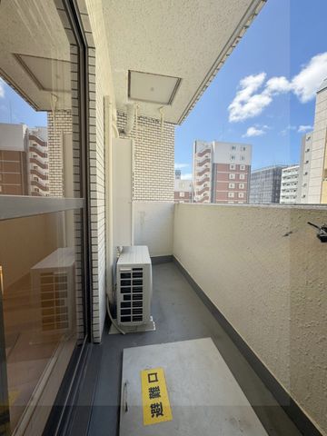 【バルコニー】陽当り、風通しの良い南西向きのバルコニー。お洗濯物も気持ちよく干せそうです！