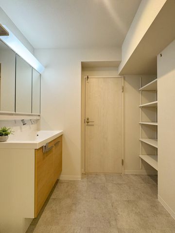 【洗面室】１日の始まりと終わりを過ごす洗面室。快適な空間で心地よくお使い頂けます。