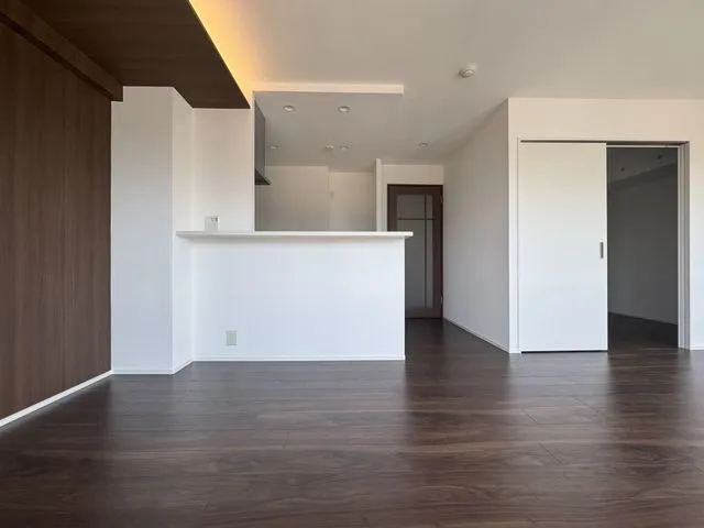 【リビング】フルリノベーションにより快適な住空間を実現。綺麗なお部屋で新生活をスタートして頂けます！