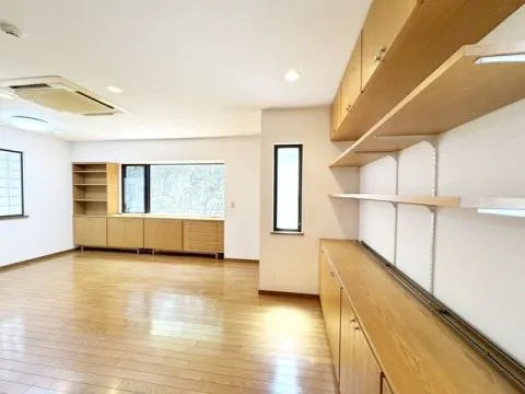 南西角地の3階建て中古住宅！