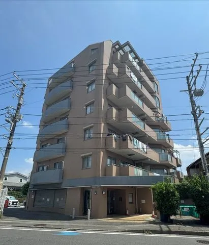 【１９９８年３月築】片瀬東浜海水浴場まで１．４Ｋｍの住環境に佇む、オートロック付マンションです！