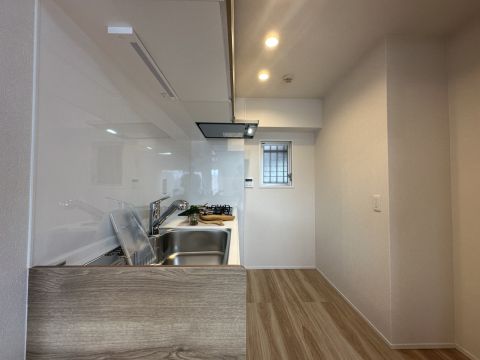 調理スペースが広く、収納豊富なキッチン◎