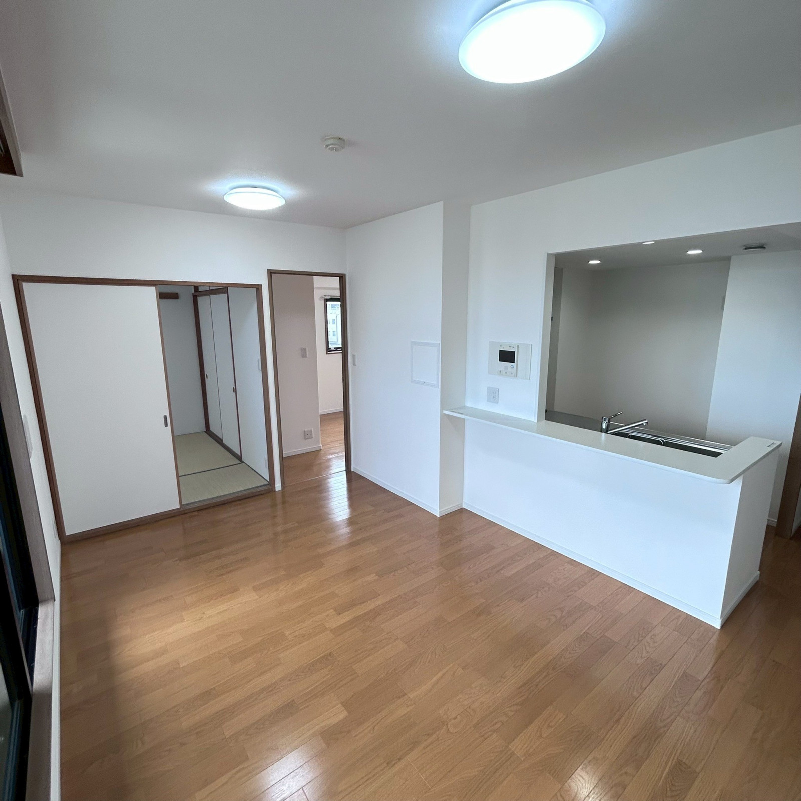 LDK12帖：カウンターキッチンで家族との会話が弾みそう♪