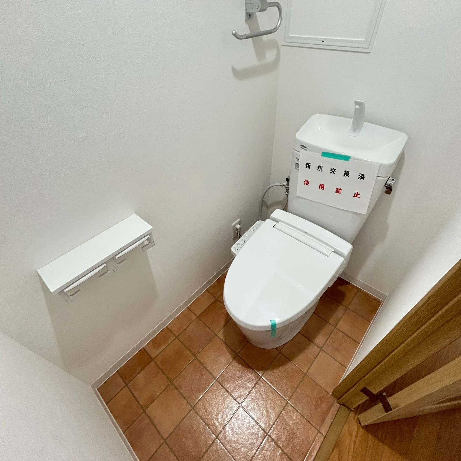 トイレ取り換え済み　温水洗浄便座付き