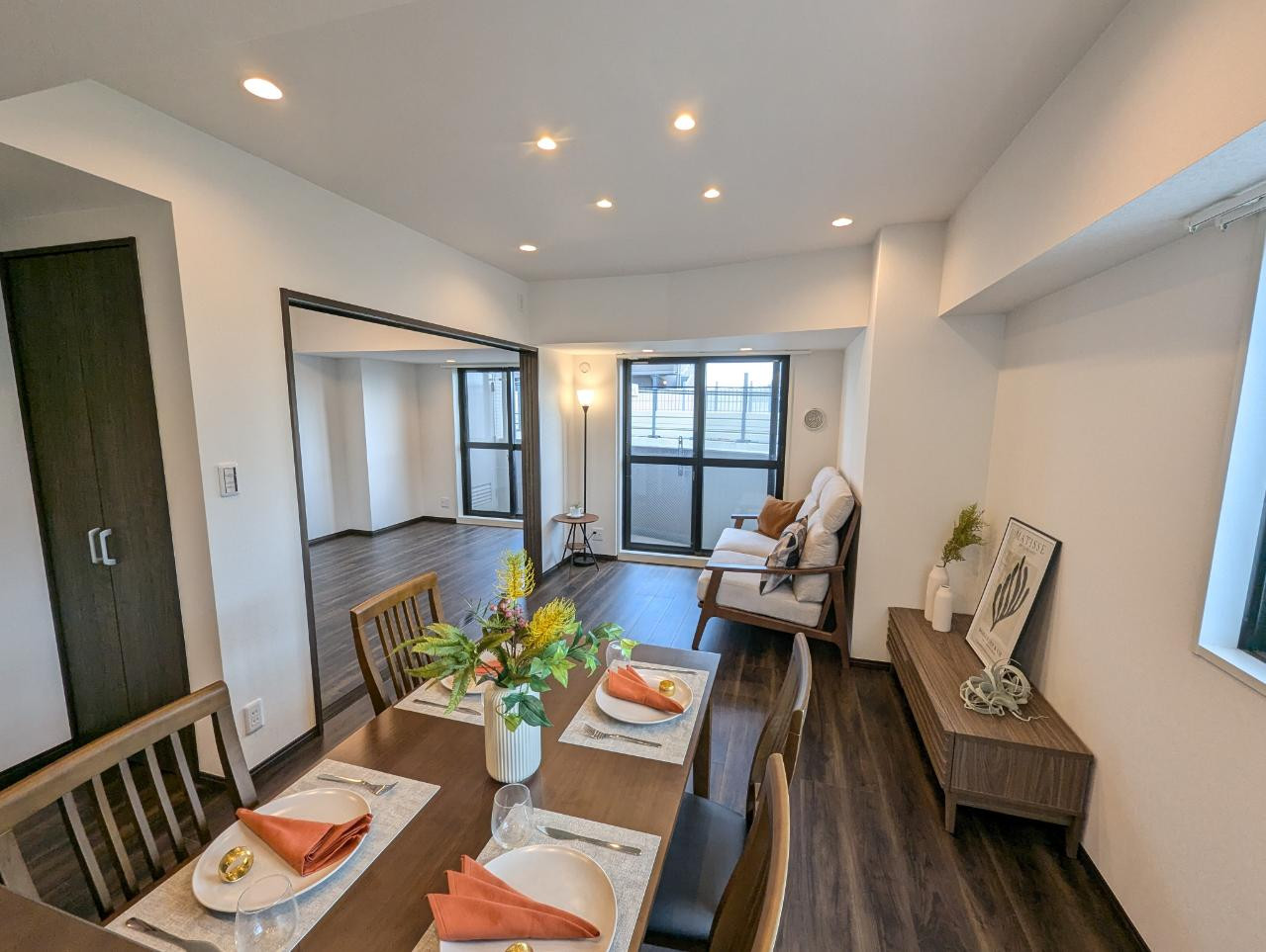 カウンターキッチンからの目線です。リビングが見渡せるので、お子様を視野に入れながらお料理ができます。