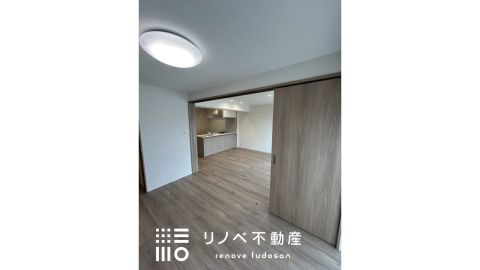 リビング横の可動間仕切り5.5帖の洋室 WIC付きで収納も◎