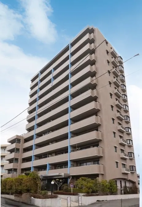 【１９９８年７月築】藤沢駅まで1駅でアクセス。穏やかな住宅街に建つ、オートロック付マンションです。