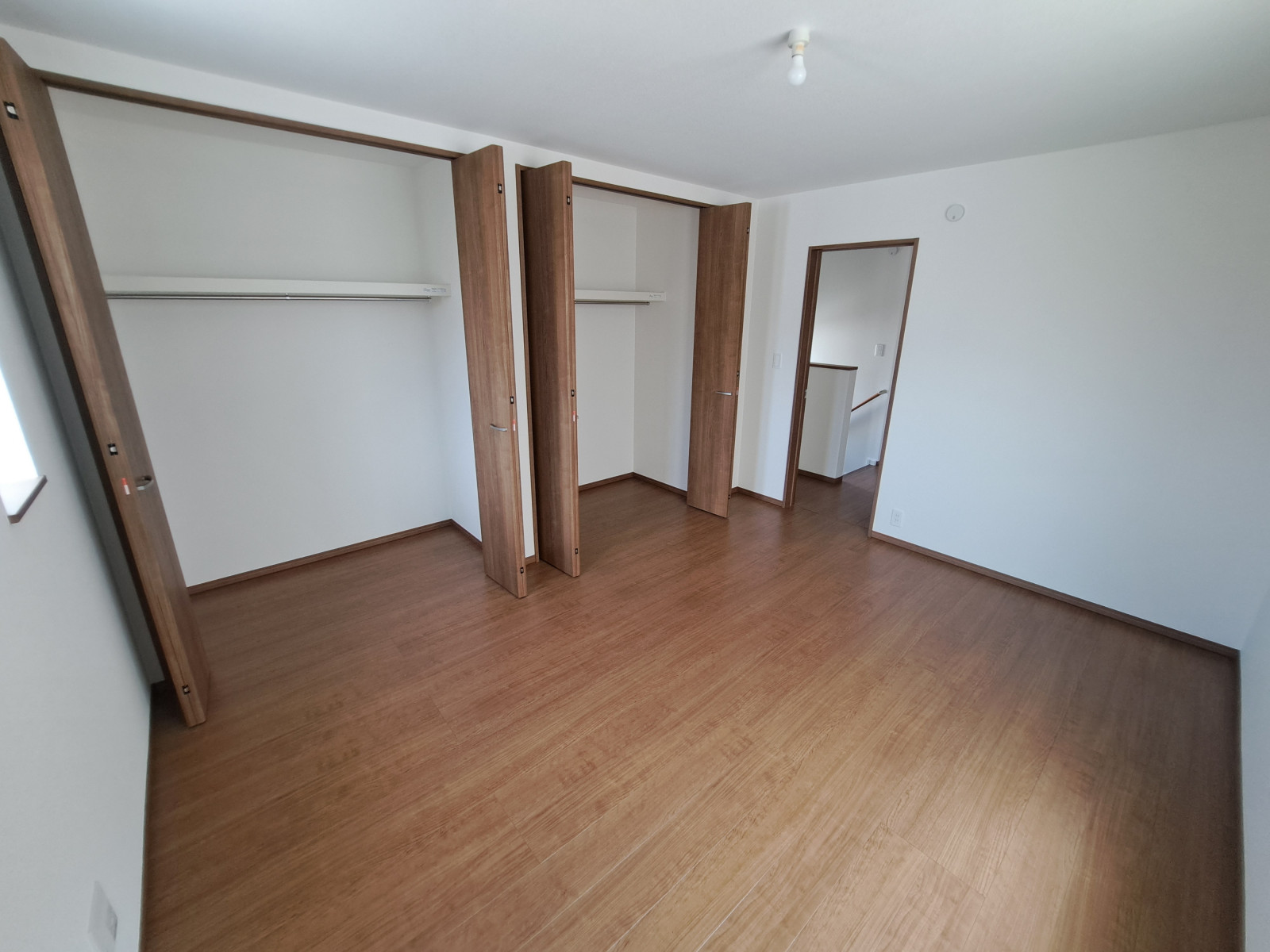 2階洋室7.8帖 ダブルクローゼットでお洋服もたっぷり収納できます。