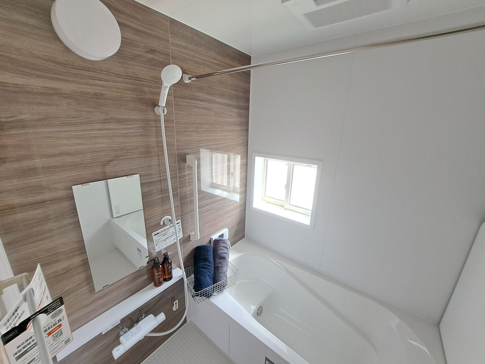 1階浴室 1坪バスでゆったりできます。