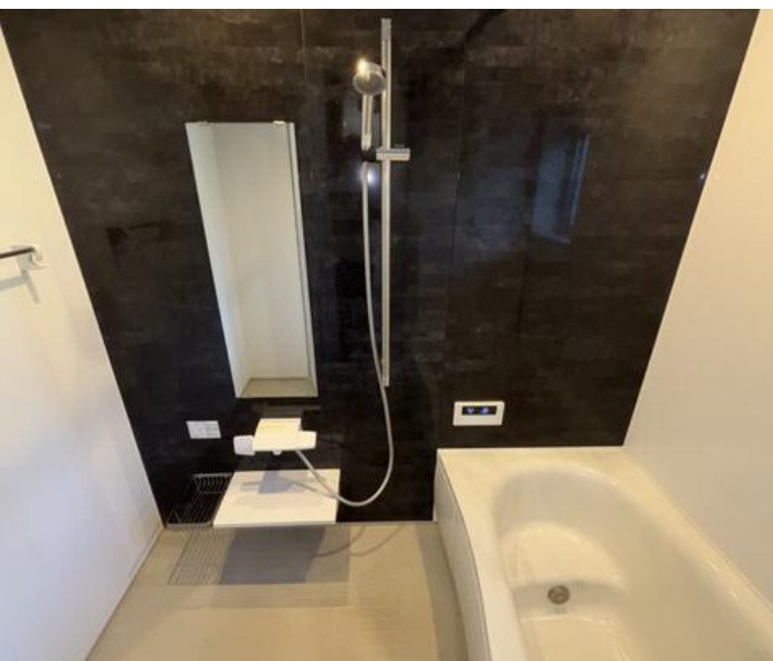 広々1帖タイプの浴室ユニット。防カビ抗菌素材なのもうれしい