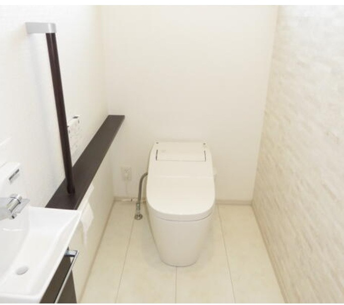 温水洗浄便座付きで、座った時のヒヤッとすることがありません。