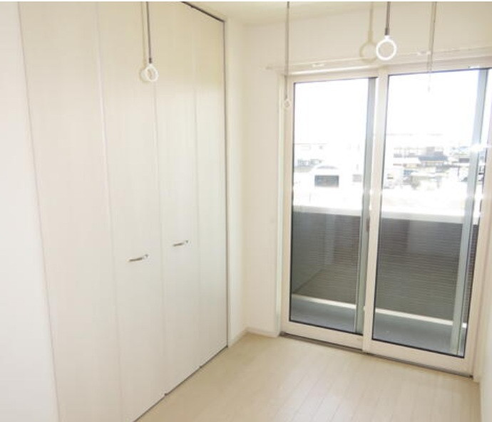 天候に左右されないサンルーム付き