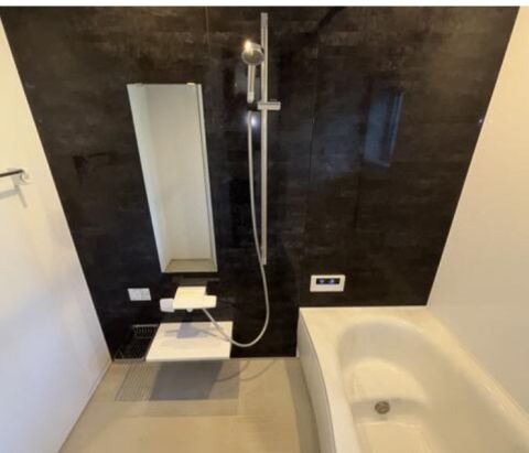 広々1帖タイプの浴室ユニット。防カビ抗菌素材なのもうれしい