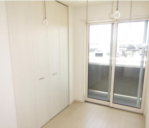 天候に左右されないサンルーム付き