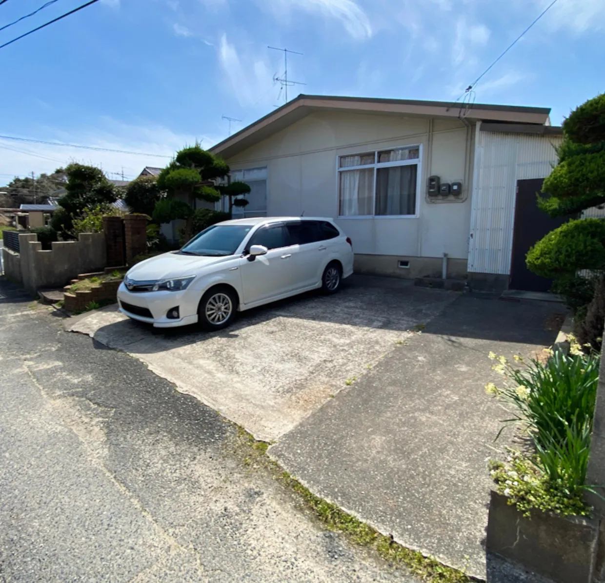 駐車場３台