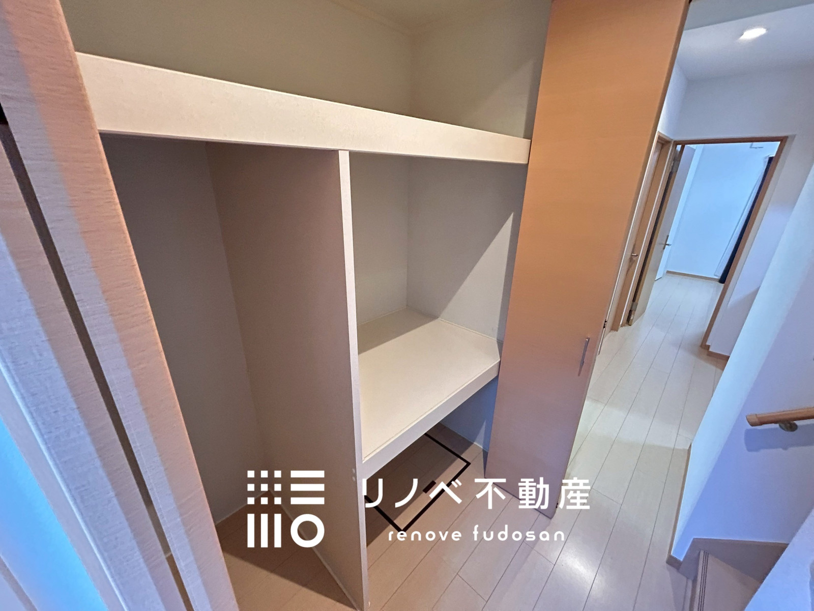 室内（2025年9月）撮影 廊下収納 消耗品のストックなどにどうぞ♪