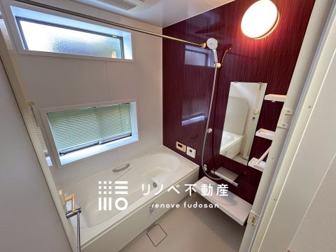 室内（2025年9月）撮影 おしゃれな色合い＋窓付きでお昼でも心地のいいバスタイムに♪