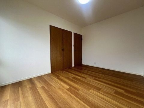 2階南東側洋室6帖です。