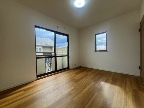 2階南西側洋室6帖です。