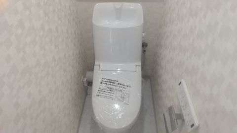 節水型温水洗浄便座付きトイレ