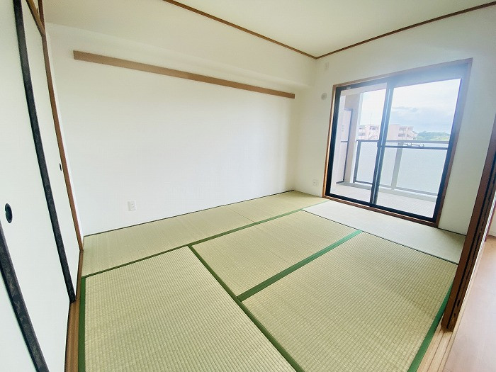 9階部分の和室約6帖です。襖を開けると隣接するLDKとつながり開放的な空間になります。
