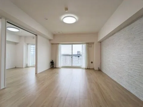 おうち時間を楽しむにはリビングを大好きな空間にするのが一番(^^)アクセントクロスがお洒落で◎