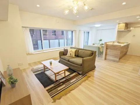 角部屋の約19.7帖の広々としたLDKです。