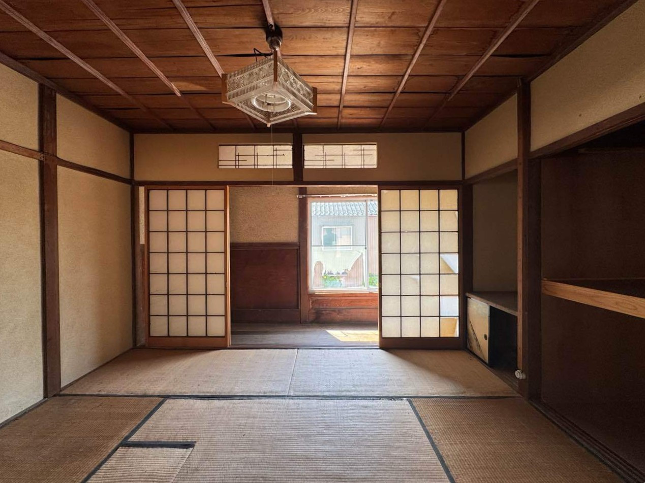 2階には6帖和室が4室あり、どの部屋も廊下からの採光が可能