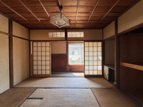 2階には6帖和室が4室あり、どの部屋も廊下からの採光が可能