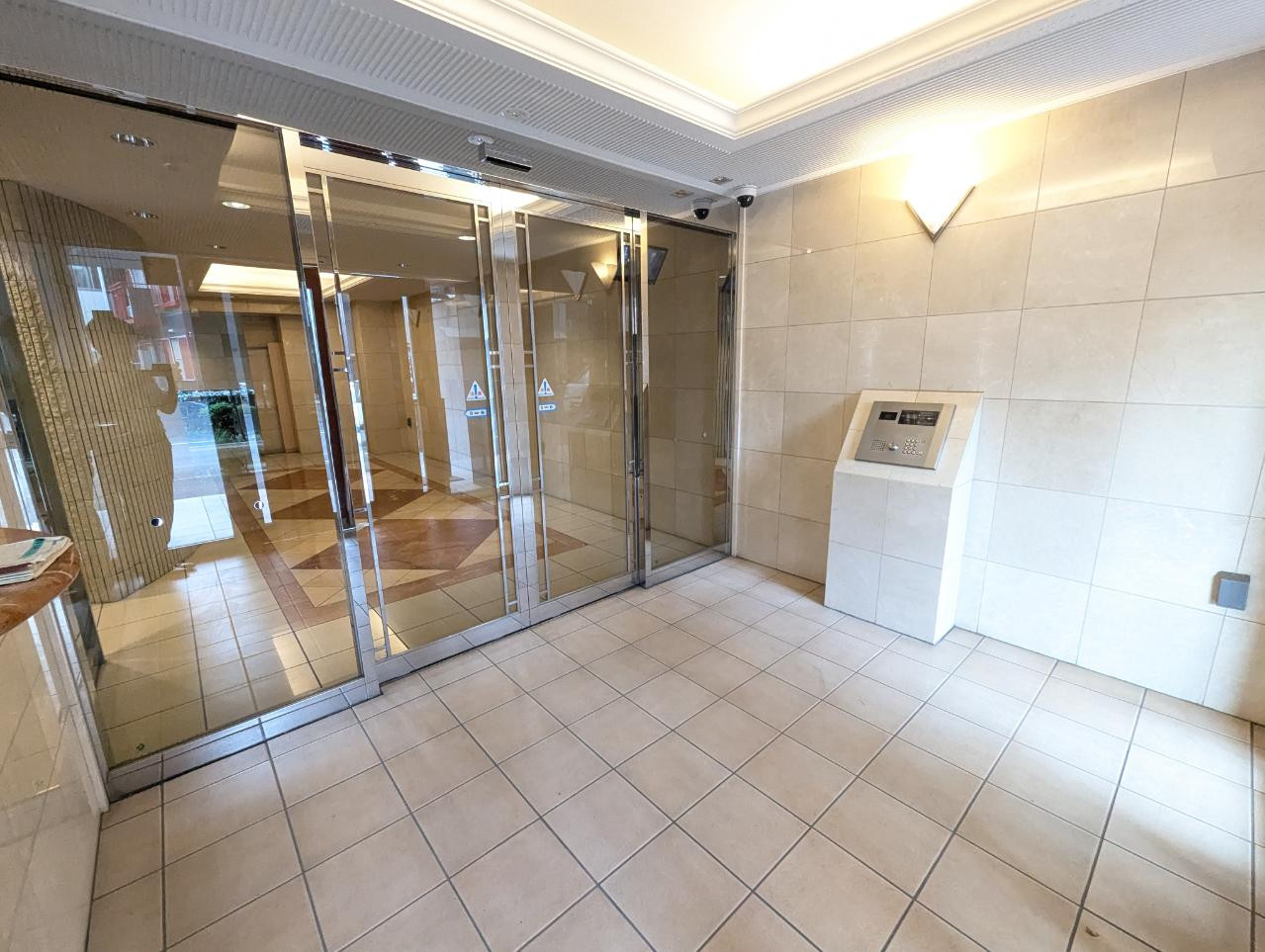 管理人さんがいるエントランス