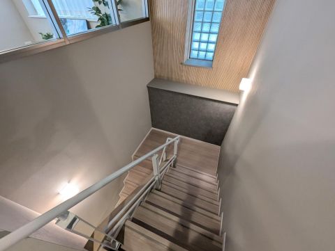 地下に下りる階段です