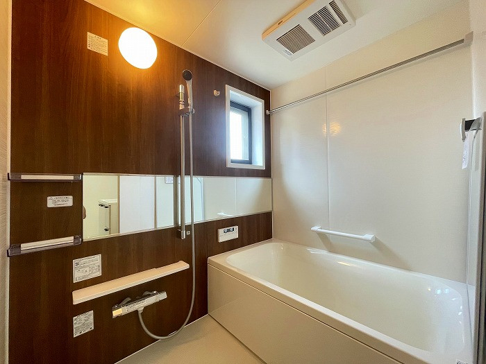お風呂も新品交換済みです。浴室乾燥機付きで雨の日のお洗濯ものも安心です。