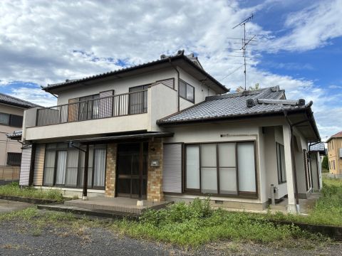 駐車場3台以上、庭10坪以上の余裕の広さ。南向きなのもうれしい。