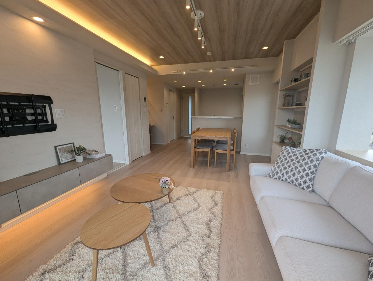 ダイニングで一家団欒！カウンターキッチンからすぐに料理が出てきます♪